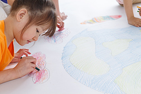 幼儿园小朋友画画