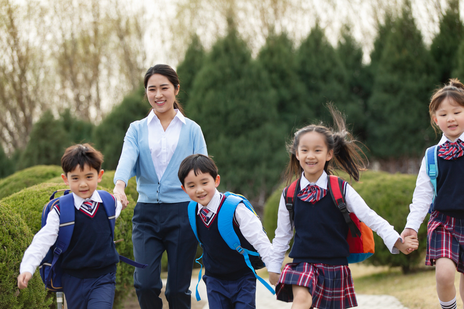 学生和老师图片 学生和老师图片