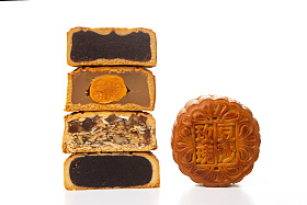 切开的月饼图片