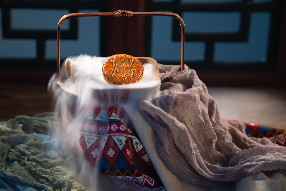 中秋节月饼创意拍摄图片