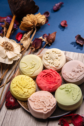 月饼与干花特写