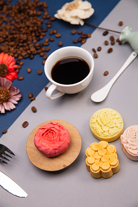 月饼配咖啡图片