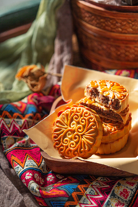 中秋节老式月饼特写图片