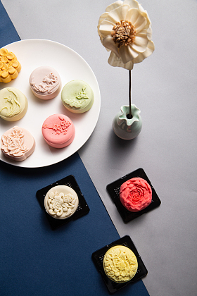 月饼与干花特写图片