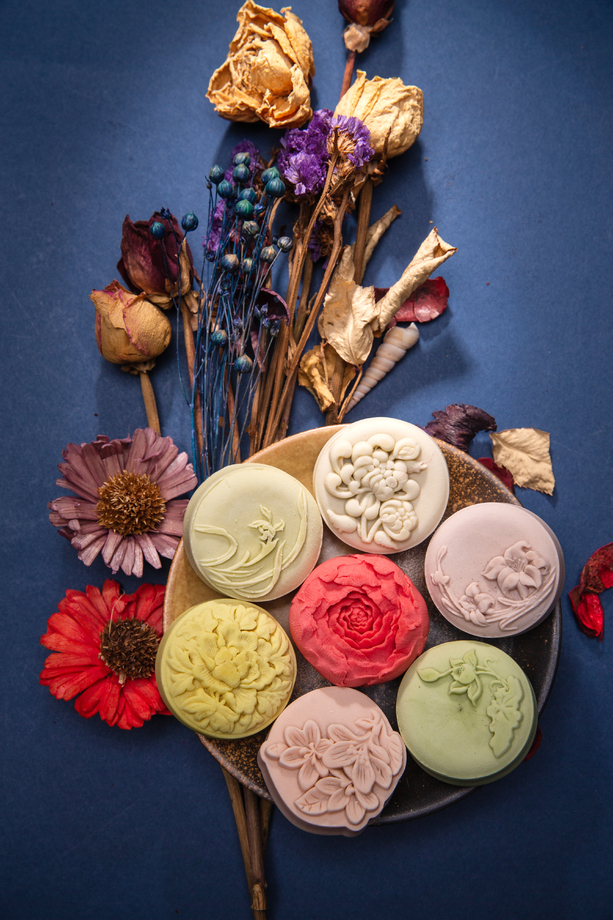 月饼与干花特写 月饼与干花特写