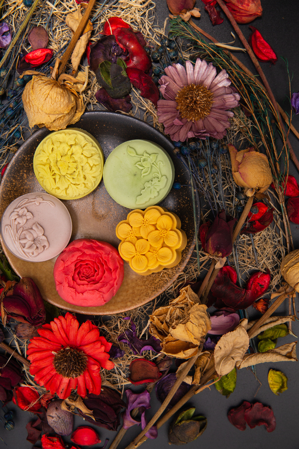 月饼与干花特写 月饼与干花特写