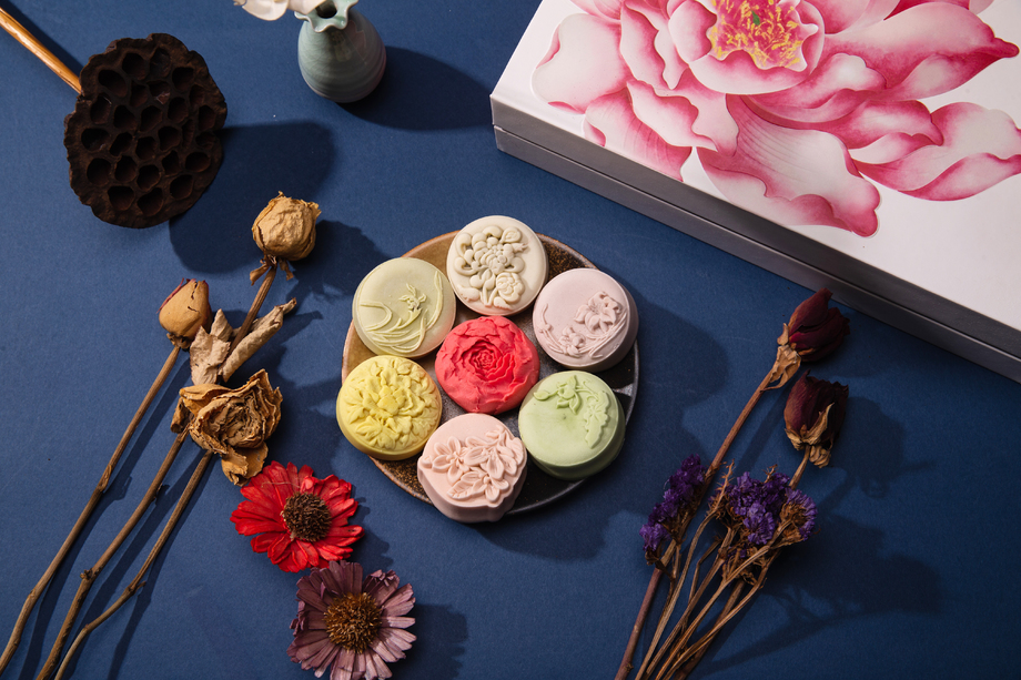 月饼与干花特写 月饼与干花特写