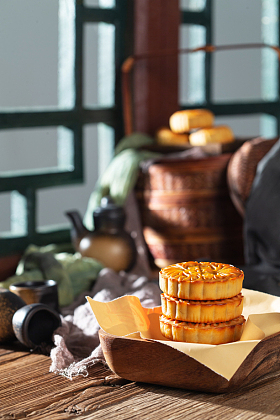 中秋节老式月饼特写图片