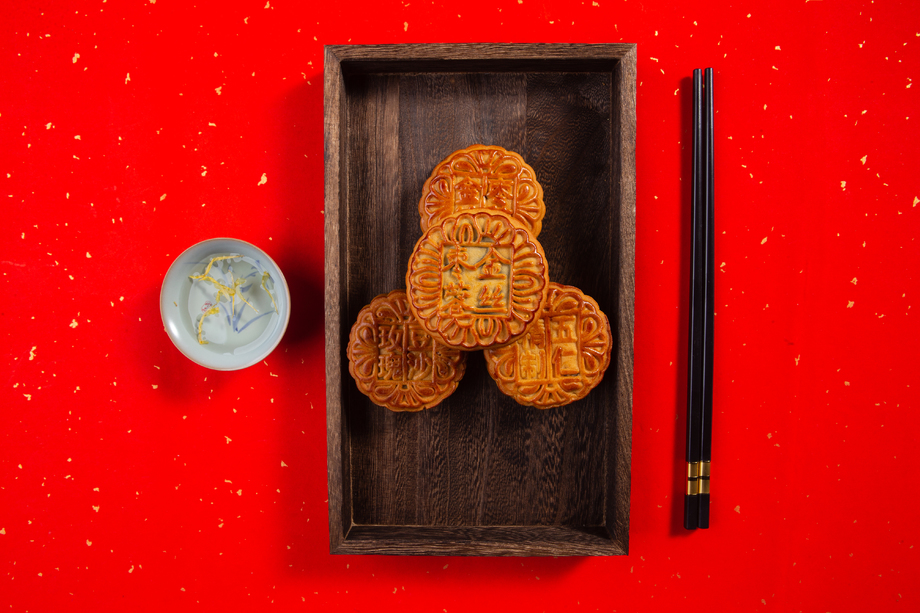 月饼摆放在托盘里图片 月饼摆放在托盘里图片