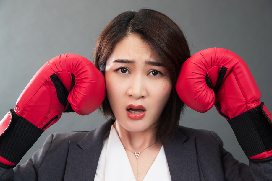 青年女人练拳击 青年女人练拳击