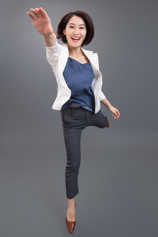 兴奋的青年女人 兴奋的青年女人