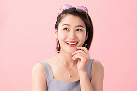 青年女人