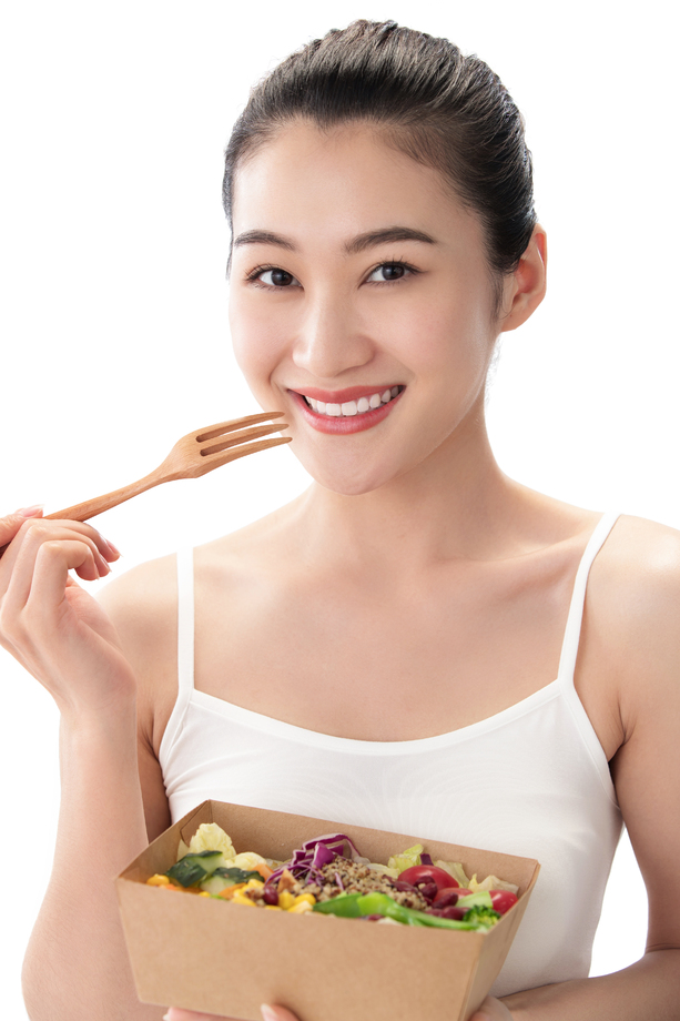 青年女人吃沙拉图片 青年女人吃沙拉图片