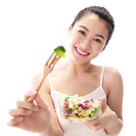 青年女人吃沙拉图片