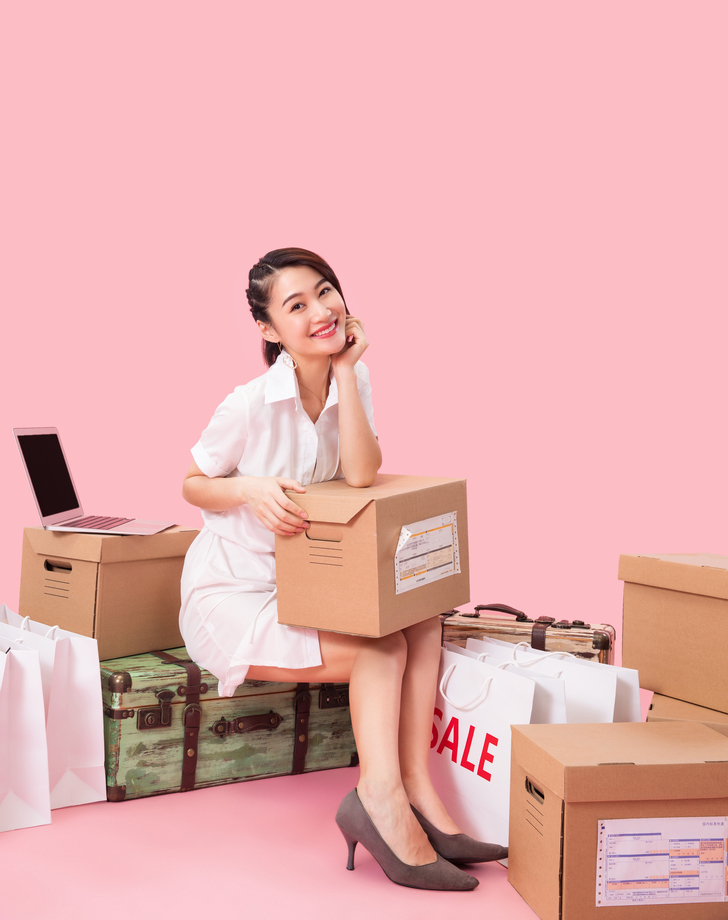 青年女销售照片