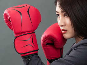 青年女人练拳击图片