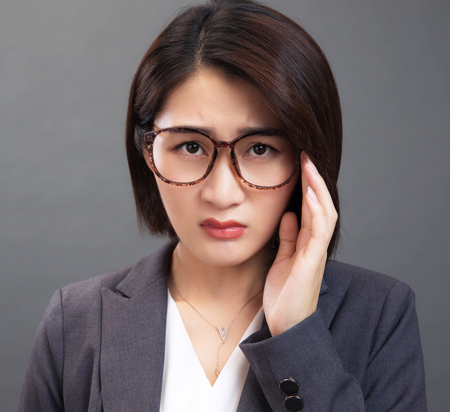 苦恼的青年女人 苦恼的青年女人