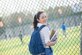 青年女大学生图片