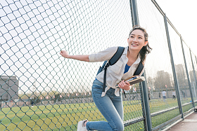 青年女大学生图片