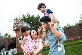 快乐的一家四口图片