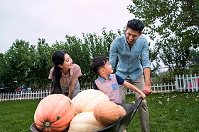 东方三口之家绿色生活