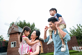 快乐的一家四口