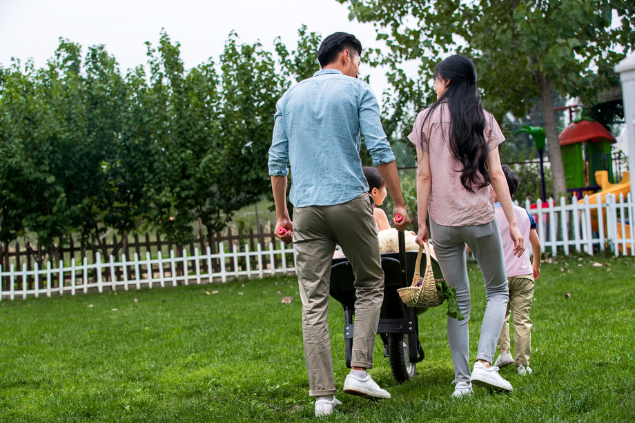 东方四口之家绿色生活 东方四口之家绿色生活