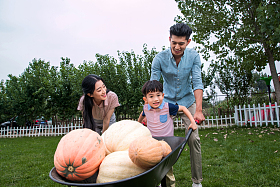 东方三口之家绿色生活