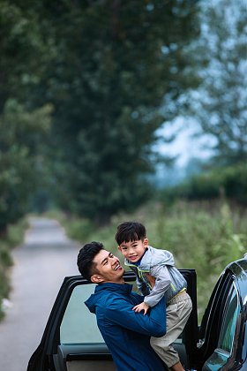 快乐的东方父子图片