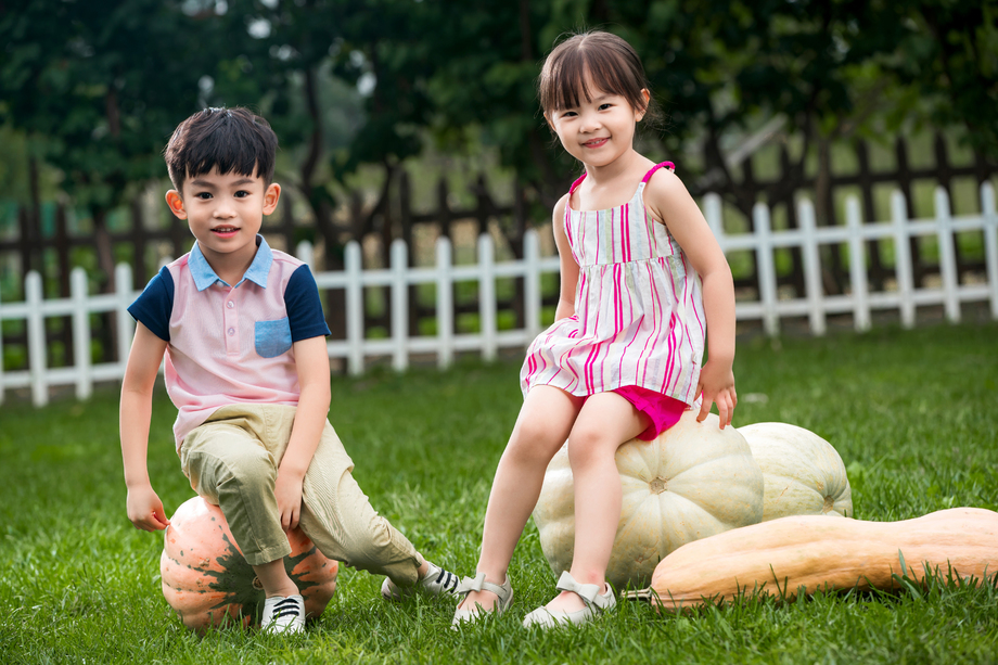 东方儿童玩耍照片 东方儿童玩耍照片
