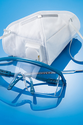 防护口罩和护目镜