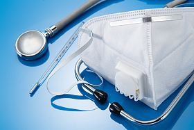 防护口罩和听诊器照片