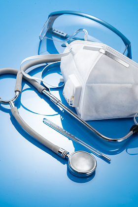 防护口罩和听诊器图片