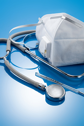 防护口罩和听诊器图片