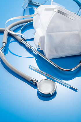 防护口罩和听诊器图片