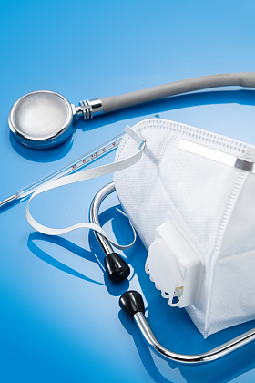 防护口罩和听诊器图片