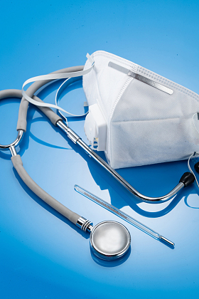 防护口罩和听诊器图片