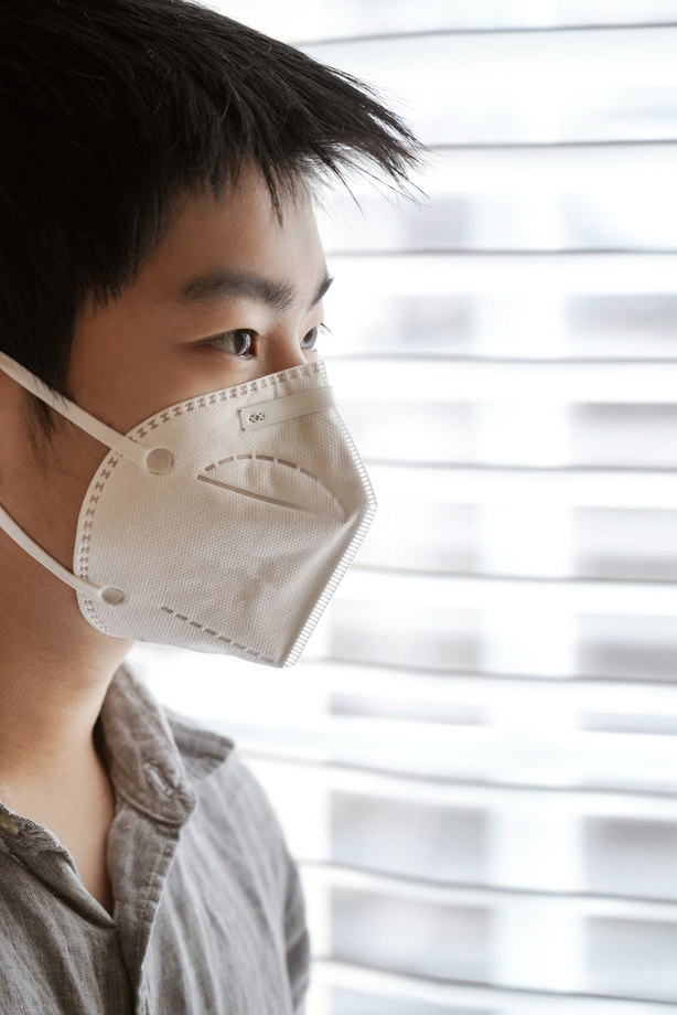 戴口罩的男孩照片 戴口罩的男孩照片