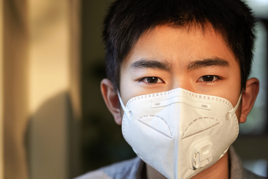 戴口罩的男孩肖像特写 戴口罩的男孩肖像特写