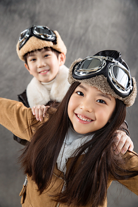 快乐的小飞行员一起玩耍