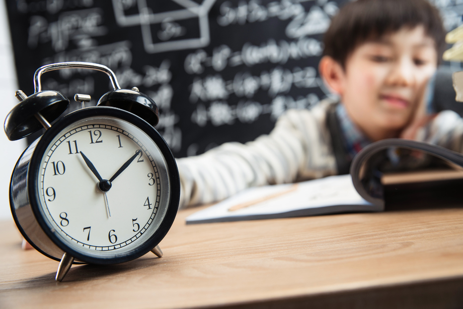 挫败的小学男生图片 挫败的小学男生图片