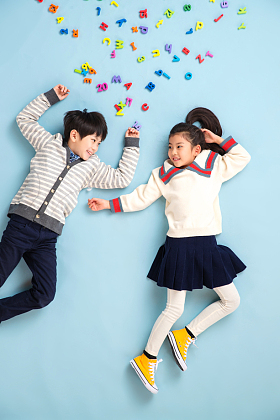 快乐儿童学习数字字母图片