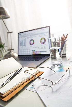 居家办公桌图片