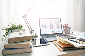 居家办公桌图片