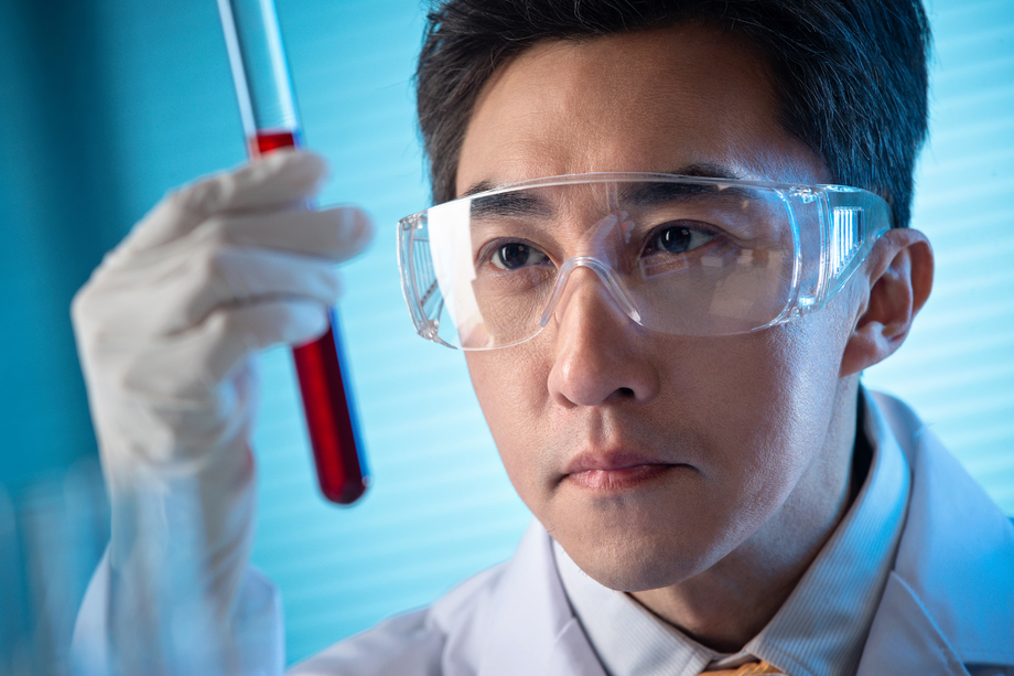 科学家在实验室里做实验图片 科学家在实验室里做实验图片