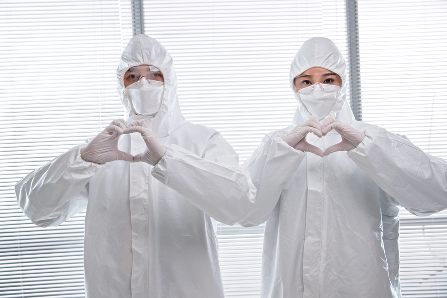 穿防护服的医疗团队 穿防护服的医疗团队