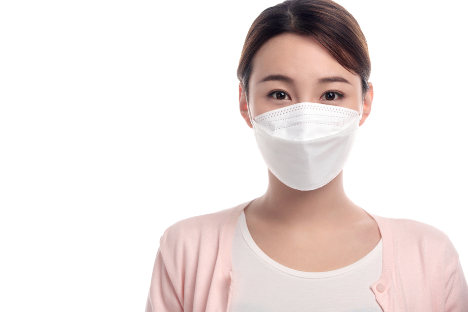 戴口罩的年轻女人肖像 戴口罩的年轻女人肖像