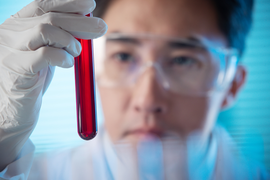 科学家在实验室里做实验照片
