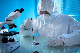 医学专家做科学试