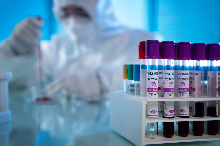 医学专家做科学试 医学专家做科学试